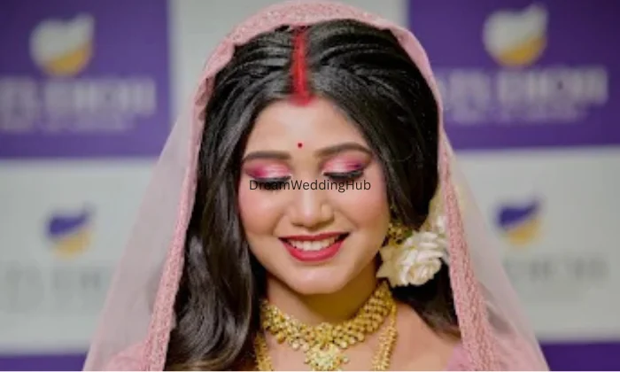 Mua Poulomis Makeover